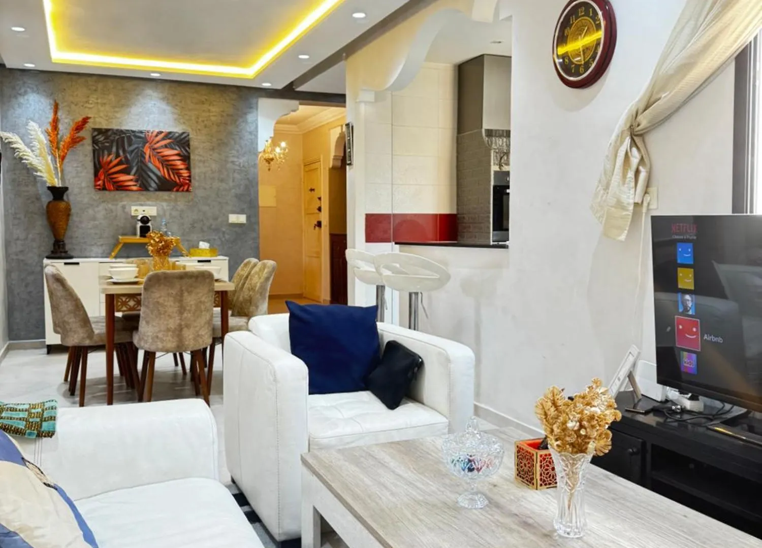 Luxury Apartment In The City Center contacts